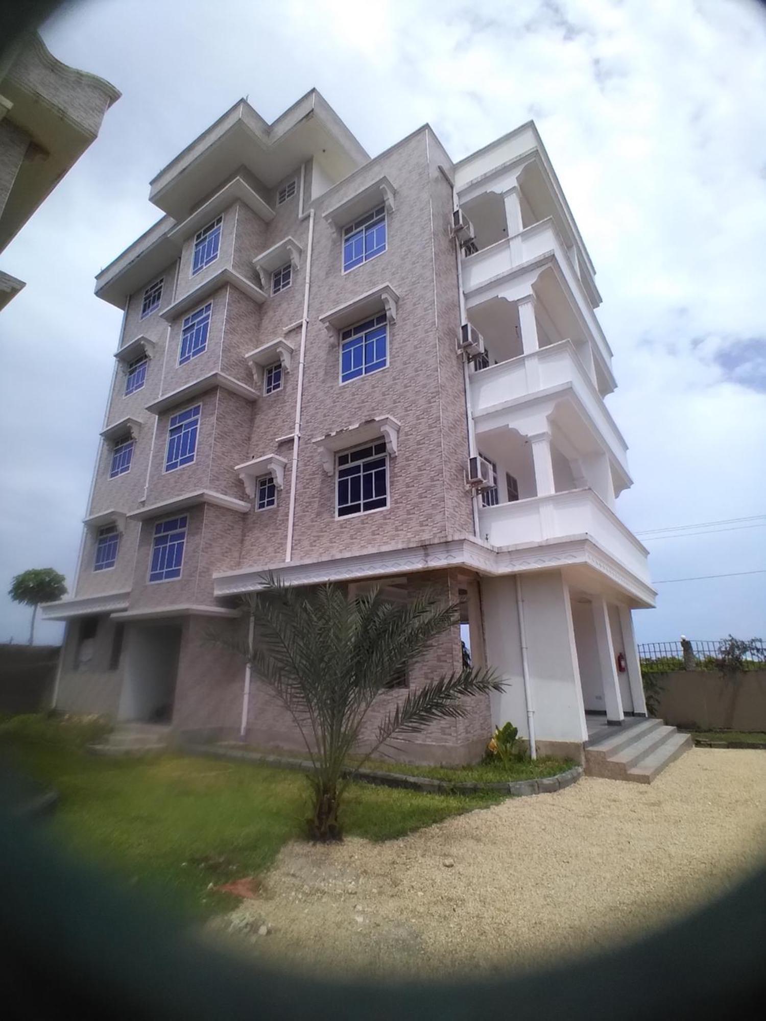 Hotel In Ras Нунгви Экстерьер фото